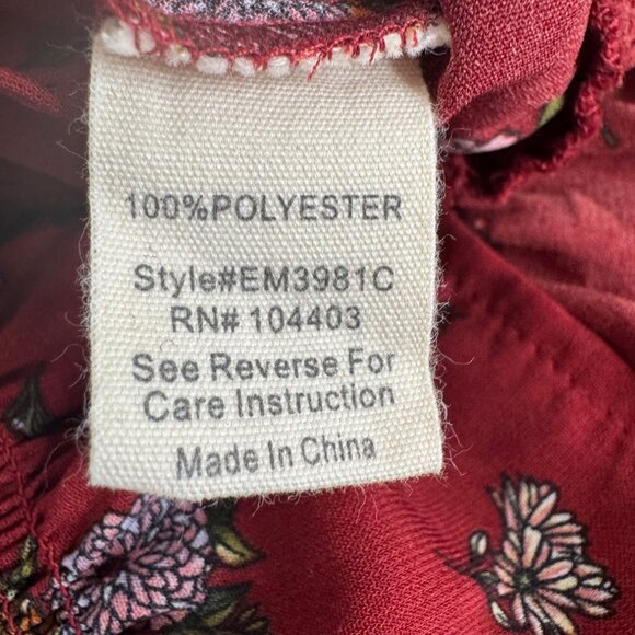 2/$30 Sweet Wanderer L Floral Red Smocked Off-Shoulder or Not - Picture 11 of 13